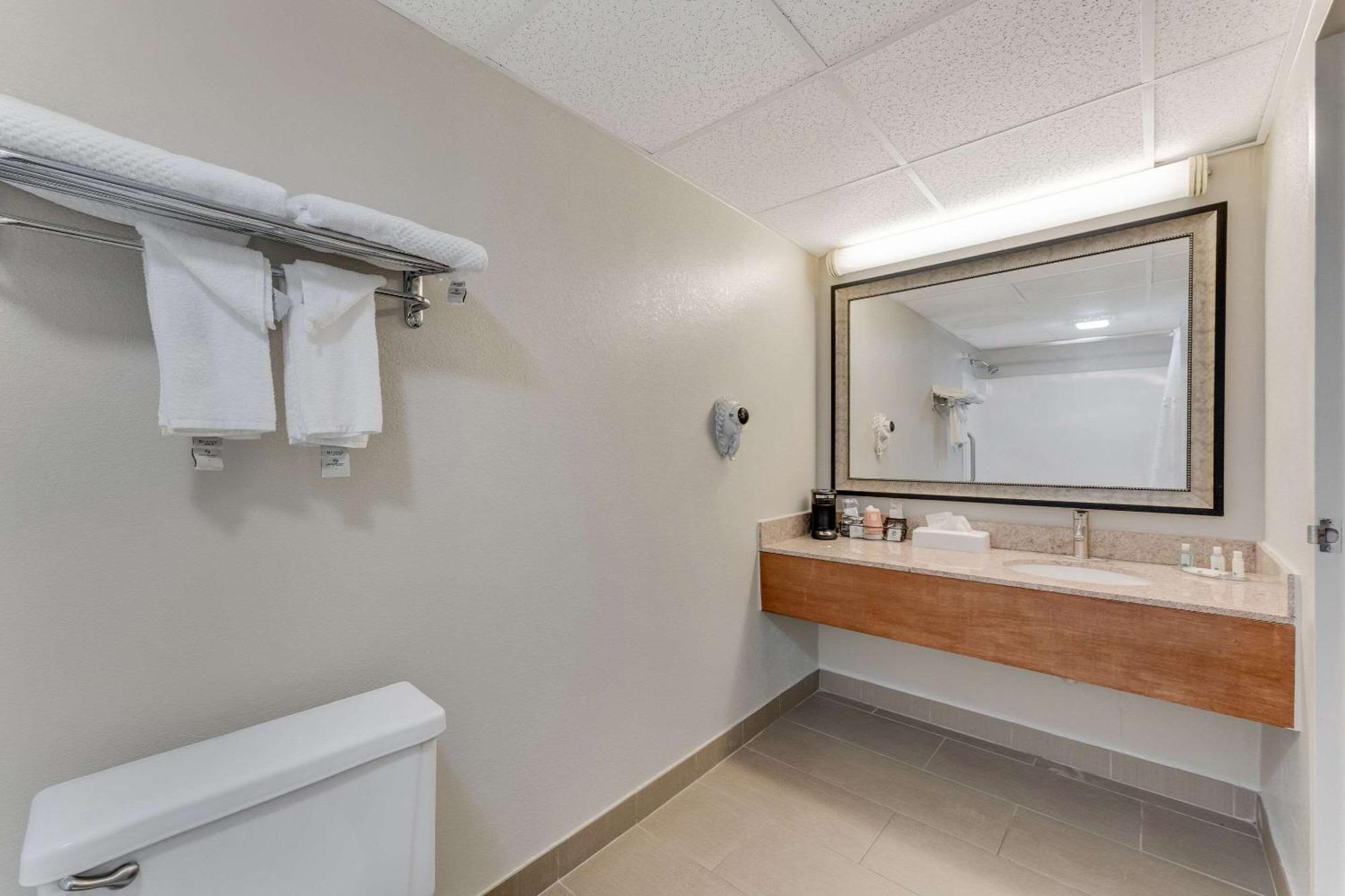 Quality Inn Easton Bagian luar foto